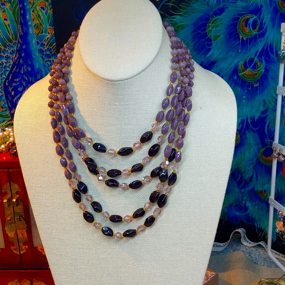 Resin necklace  black ,and peiwse 16-18. Japan